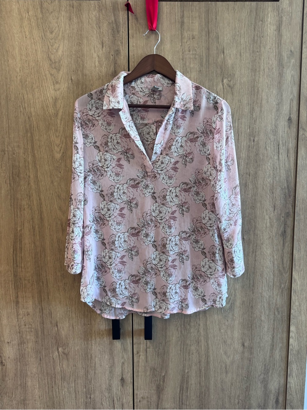 Kut from the Kloth Dainty Rose Floral Sheer V-Neck Blouse M Flowy Casual